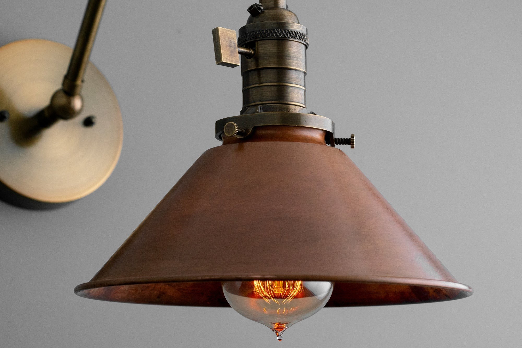 Conique metalen industriële wandlamp met verstelbare arm - vintage koperen kegelvormige kap voor taakverlichting HL1752