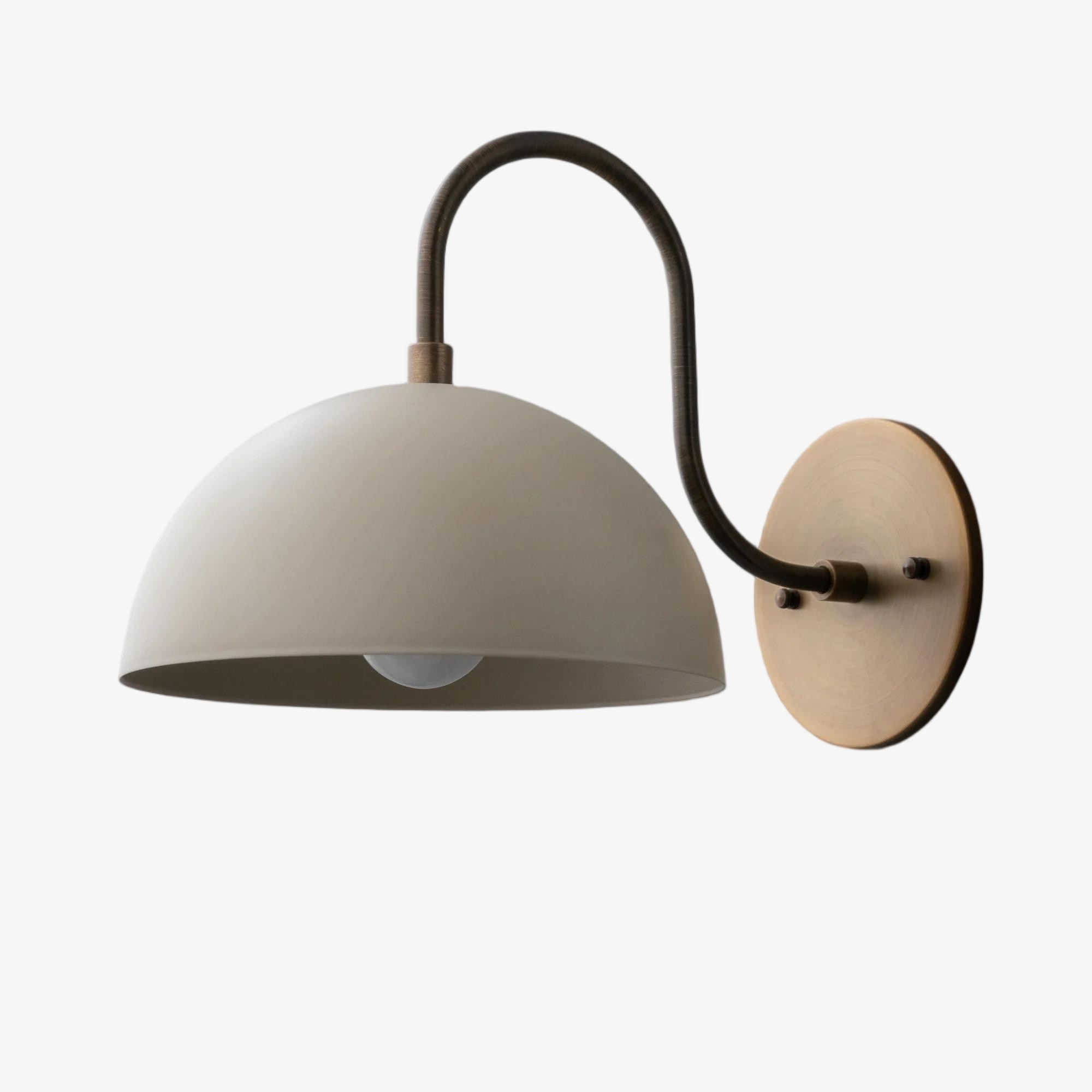 Curva Metalen Industriële Wandlamp - Gebogen Messing Arm - Gehamerde Koepellamp HL1770