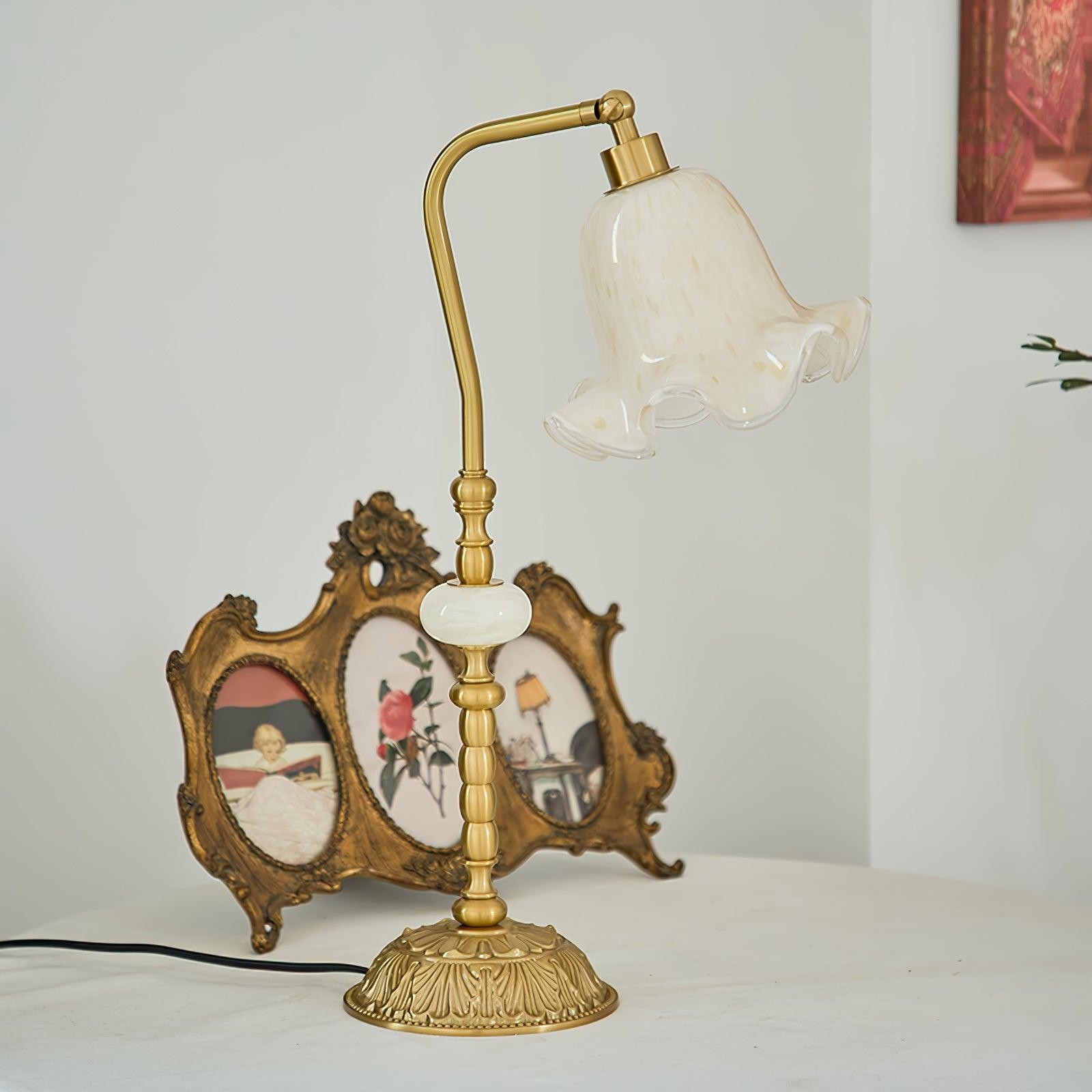 Klassieke stijlvolle witte tulp messing tafellamp HL862