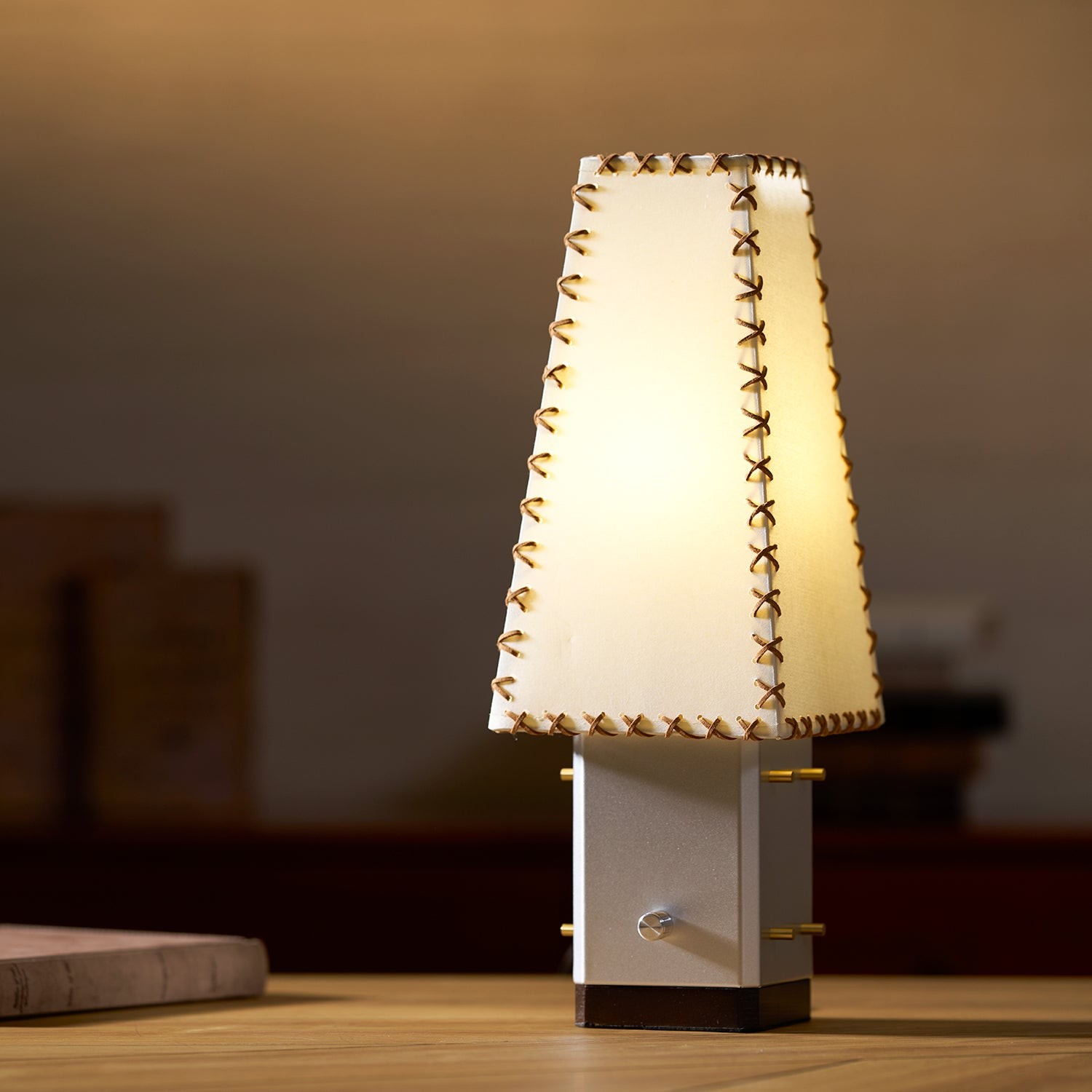 Tafellamp van perkament HL3230
