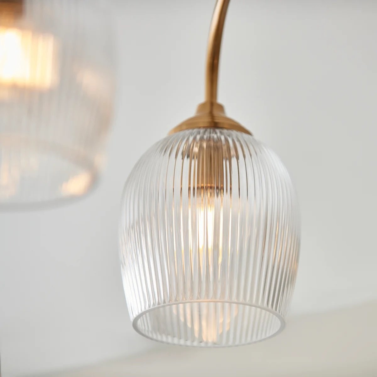 Brazara hanglamp met meerdere lichtpunten en glazen kap - gebogen metalen armen voor moderne woningen HL2079
