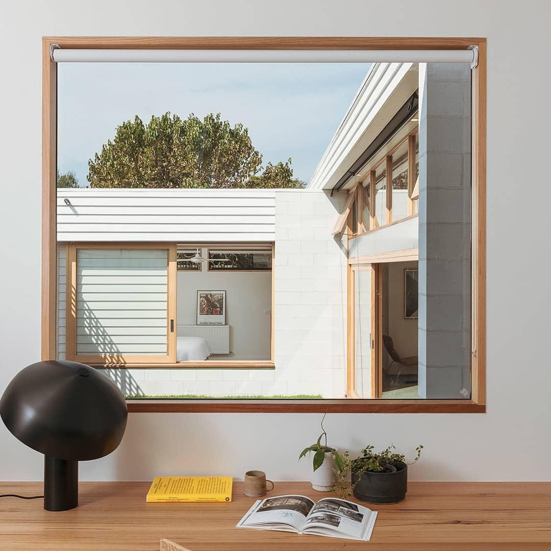 Modern minimalistisch design tafellamp met kromme kop HL652