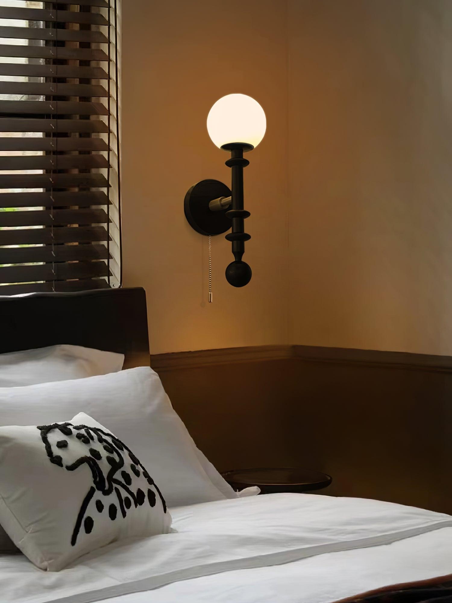 Franse eenvoudige vintage nachtkastje houten glazen wandlamp HL768