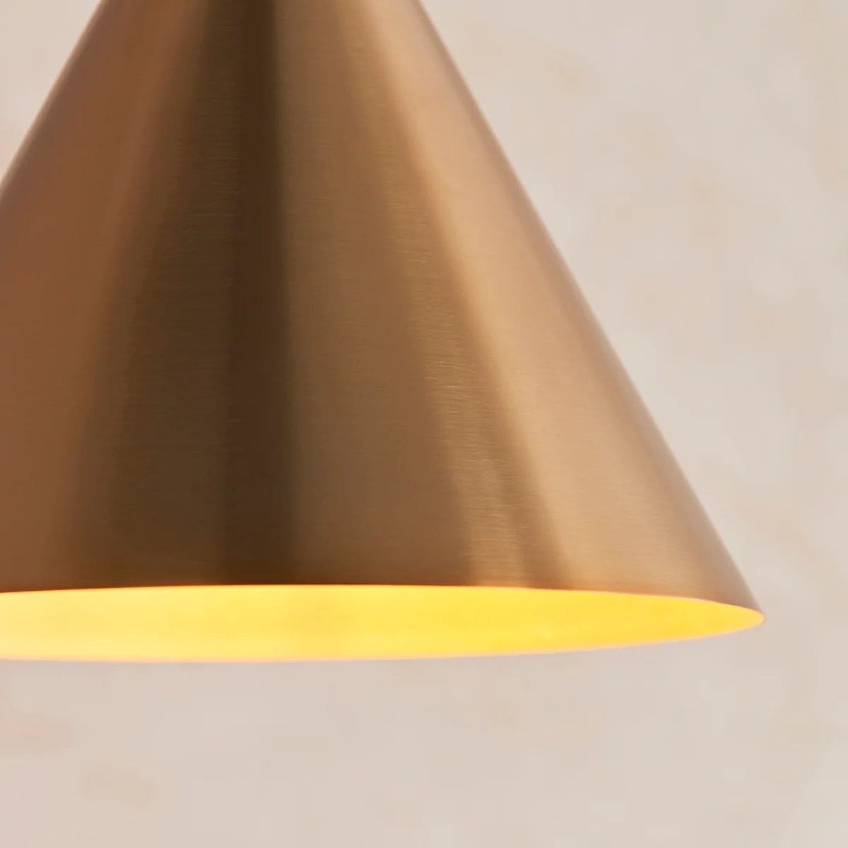 Oricone hanglamp - Klassiek en chique ontwerp met bronzen of messing afwerking, perfect voor de eet- of woonkamer HL2129