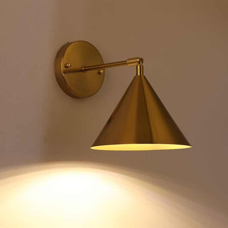 Moderne, eenvoudige, kegelvormige wandlamp met één lichtpunt van geplateerd messing, HL1412
