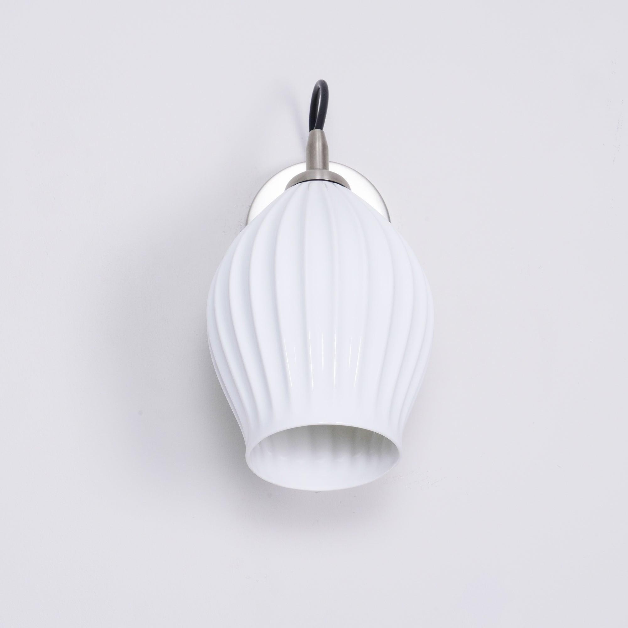 Crèmekleurige keramische geribbelde wandlamp HL498