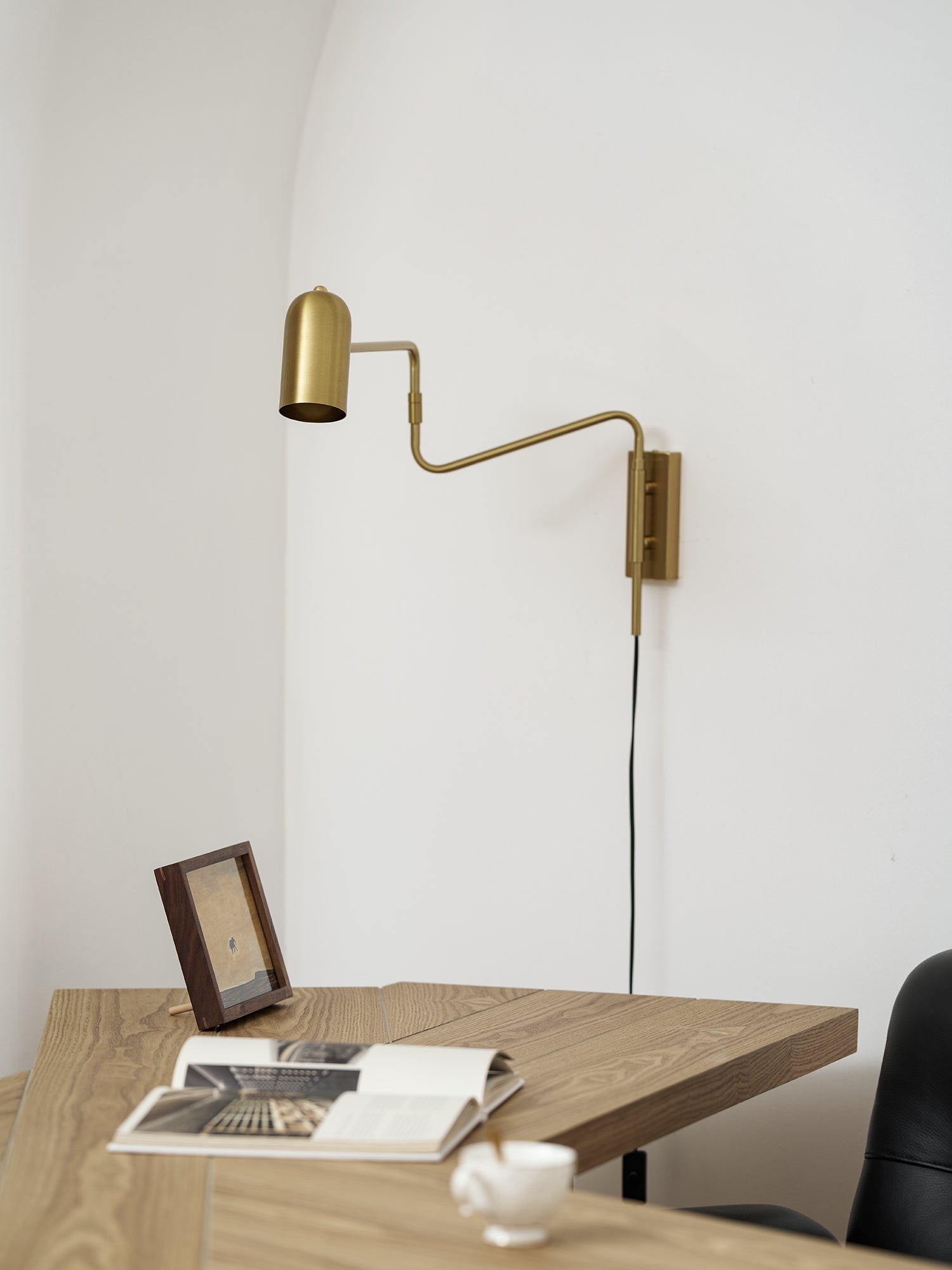Verstelbare arm wandlamp met stekker HL2924