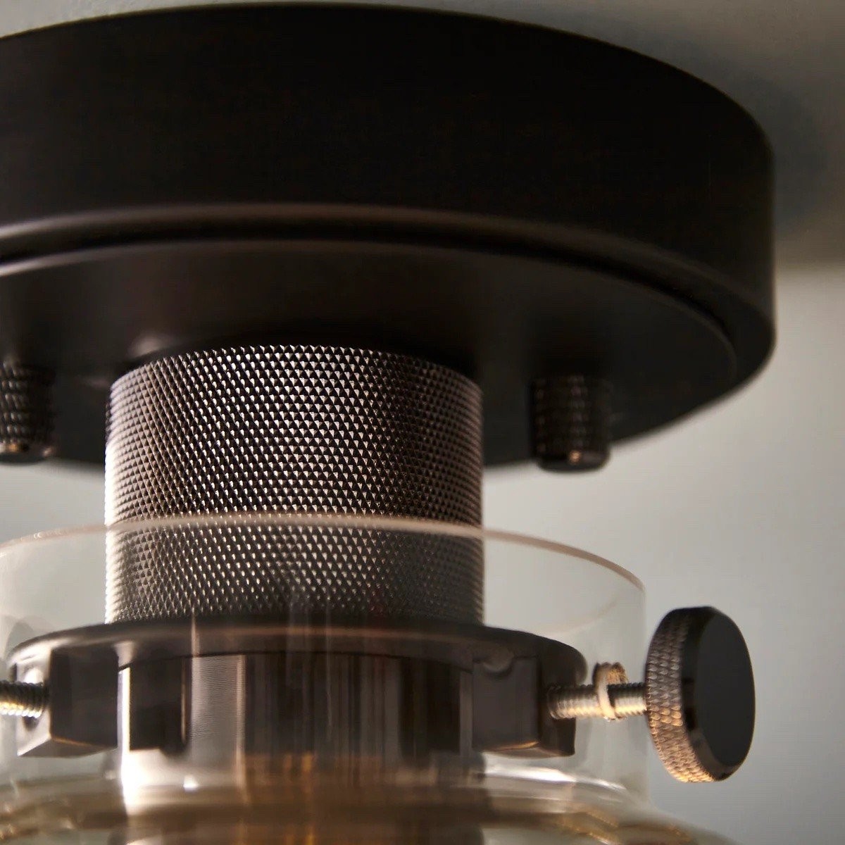 Ravion plafondlamp met geribbelde chromen kap en industriële glazen kap - Woonkamer HL2023