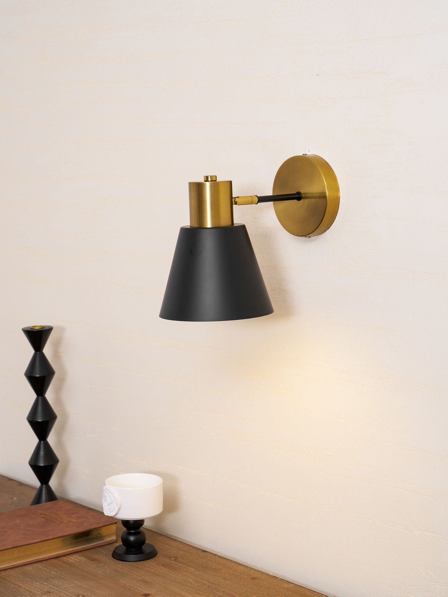 Verstelbare wandlamp met arm HL2926