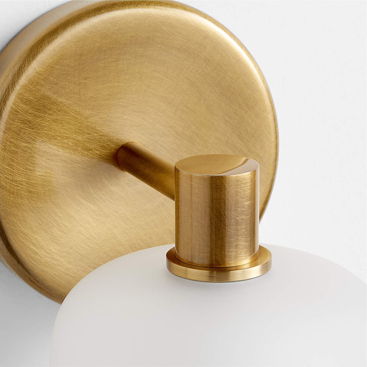 Lirra wandlamp van mat glas - moderne minimalistische metalen afwerking voor badkamer of kaptafel HL1945
