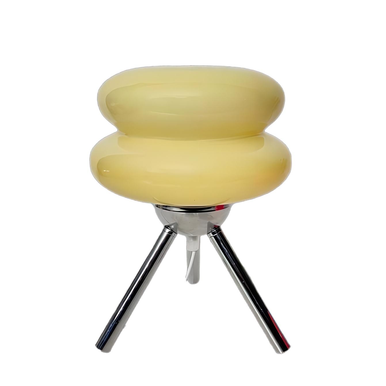 Moderne glazen Bauhaus driepoot tafellamp HL95