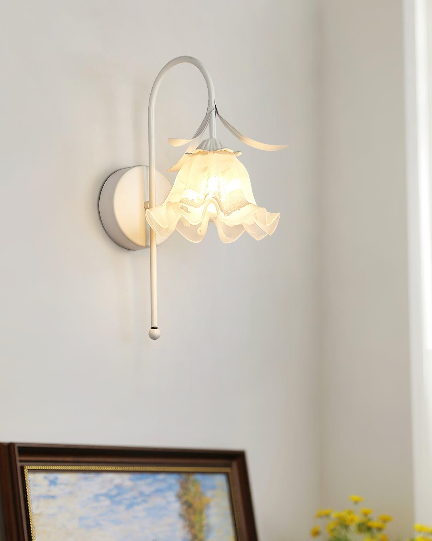 Franse crèmekleurige bloemenwandlamp HL582