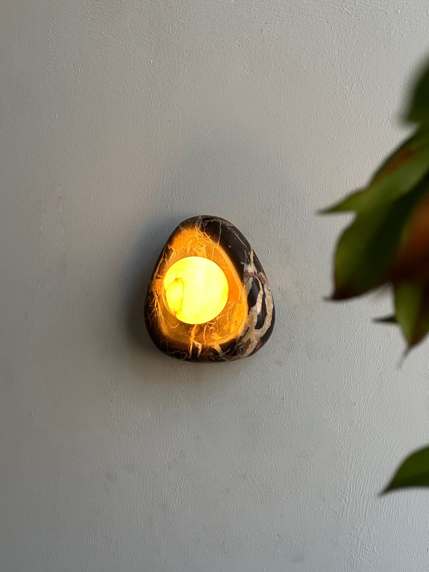 Zwarte parelmarmeren wandlamp HL3204