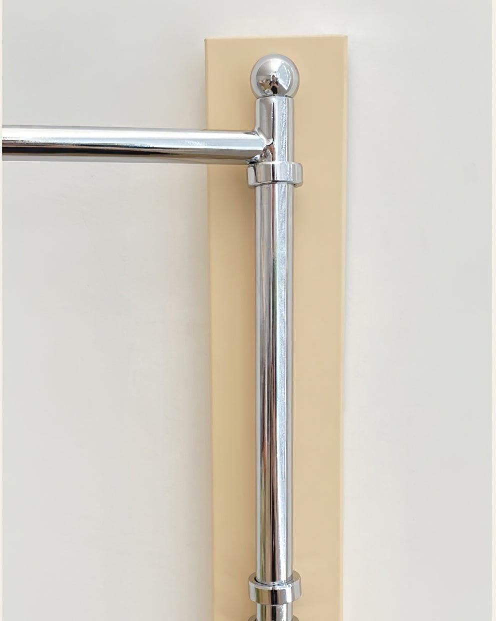 Moderne crèmekleurige metalen wandlamp met zwenkarm HL1089