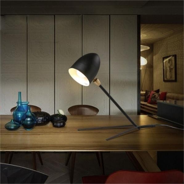 Driepoot Cocotte Metalen Tafellamp Zwart of Wit