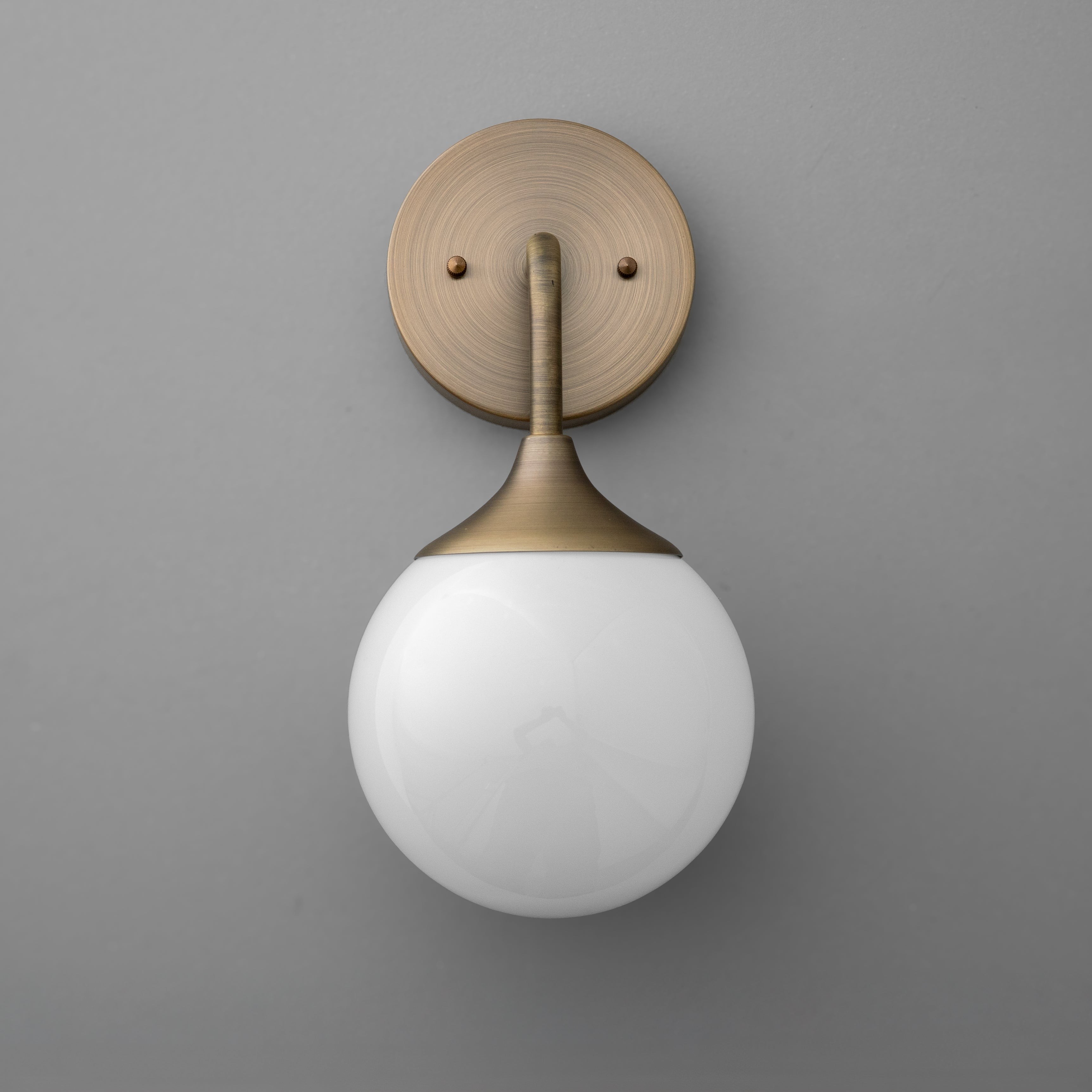Glorica Glazen Wandlamp - Gematteerde Bolvormige Lamp met Messing Armatuur HL1757
