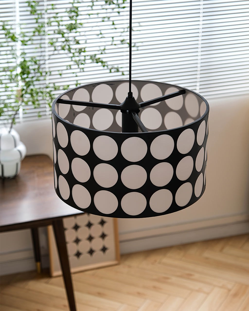 Moderne cilindrische hanglamp met stippen voor de slaapkamer HL1120
