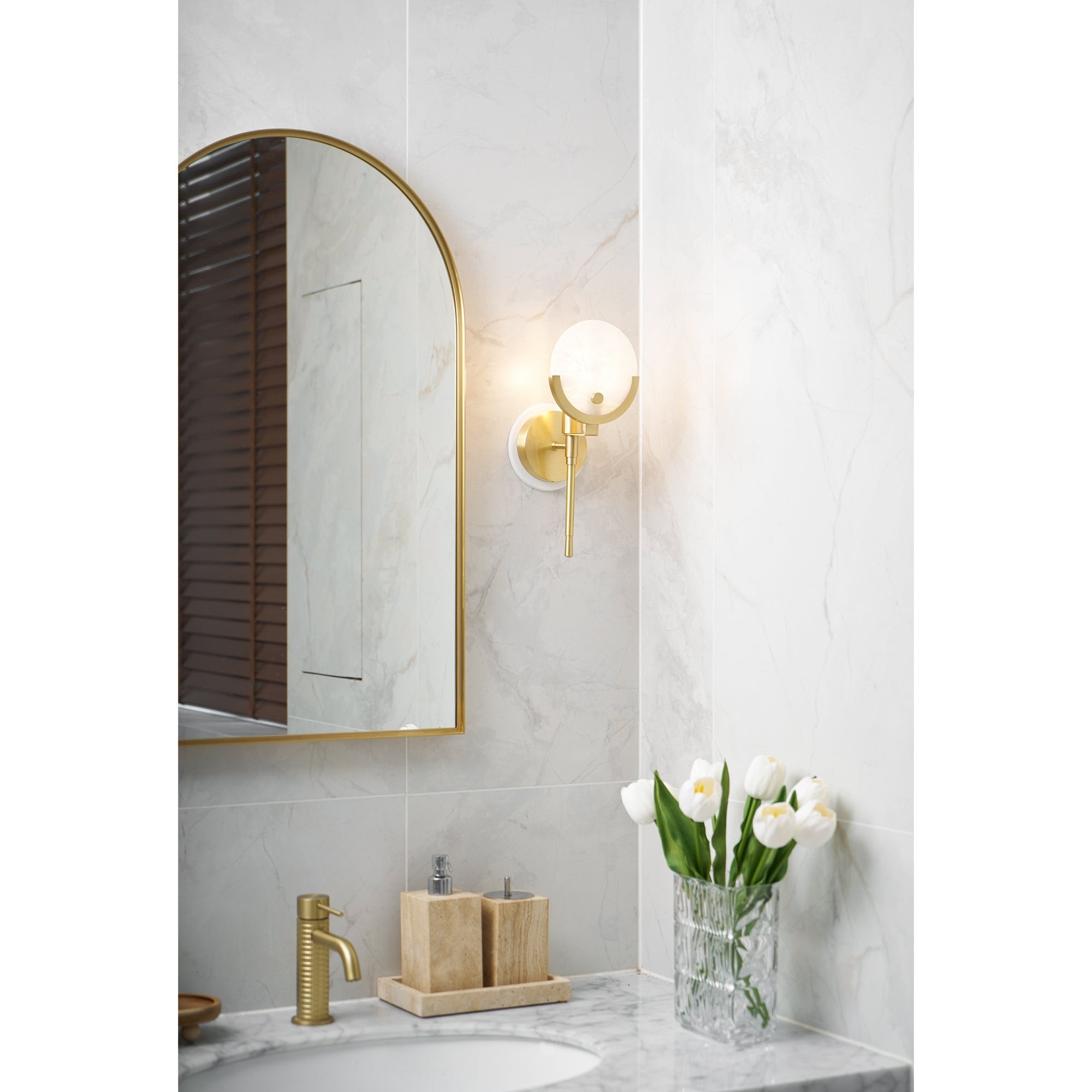 Ava messing alabaster wandlamp HL2941