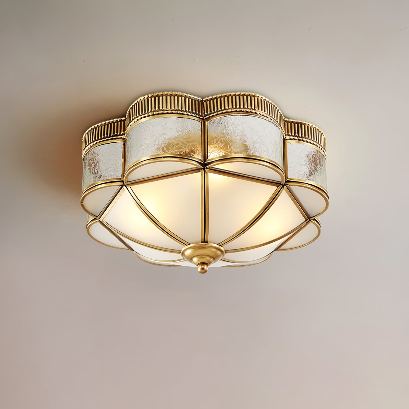 Plafondlamp met koepel van messing HL391