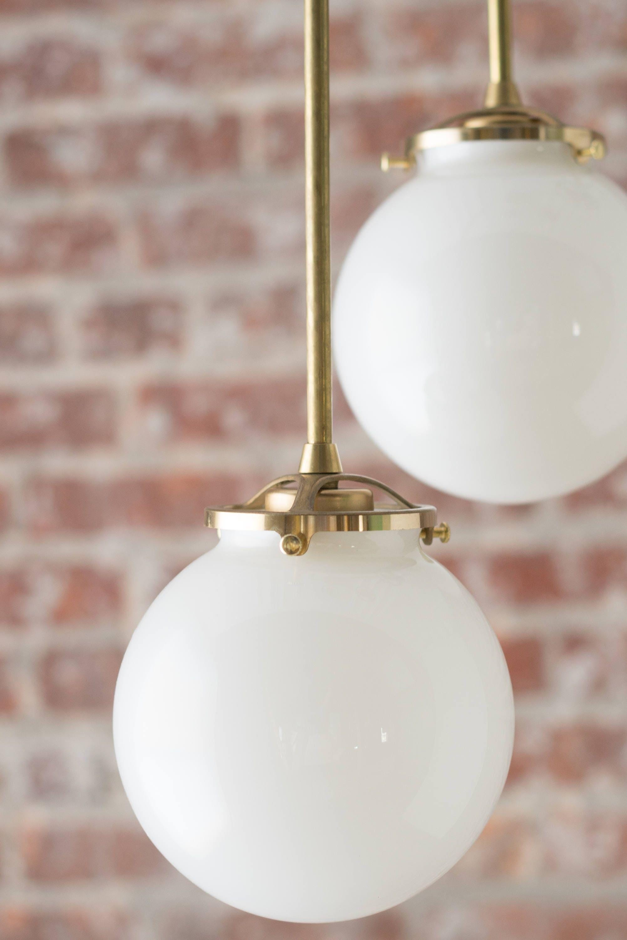 Glorica Glazen Kroonluchter met 5 Bolvormige Lampen - Vintage Hanglamp van Messing en Opaalglas HL1681