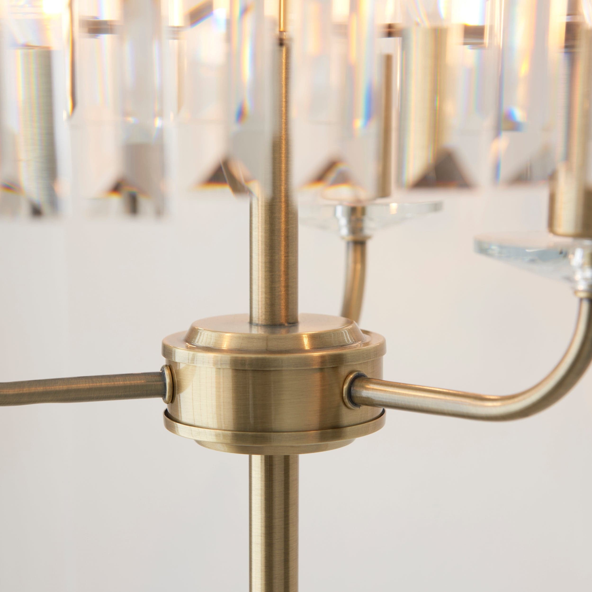 Beveline ronde vloerlamp met 3 lichtpunten - facetgeslepen glazen kappen, klassieke metalen afwerking voor woonkamers HL2071