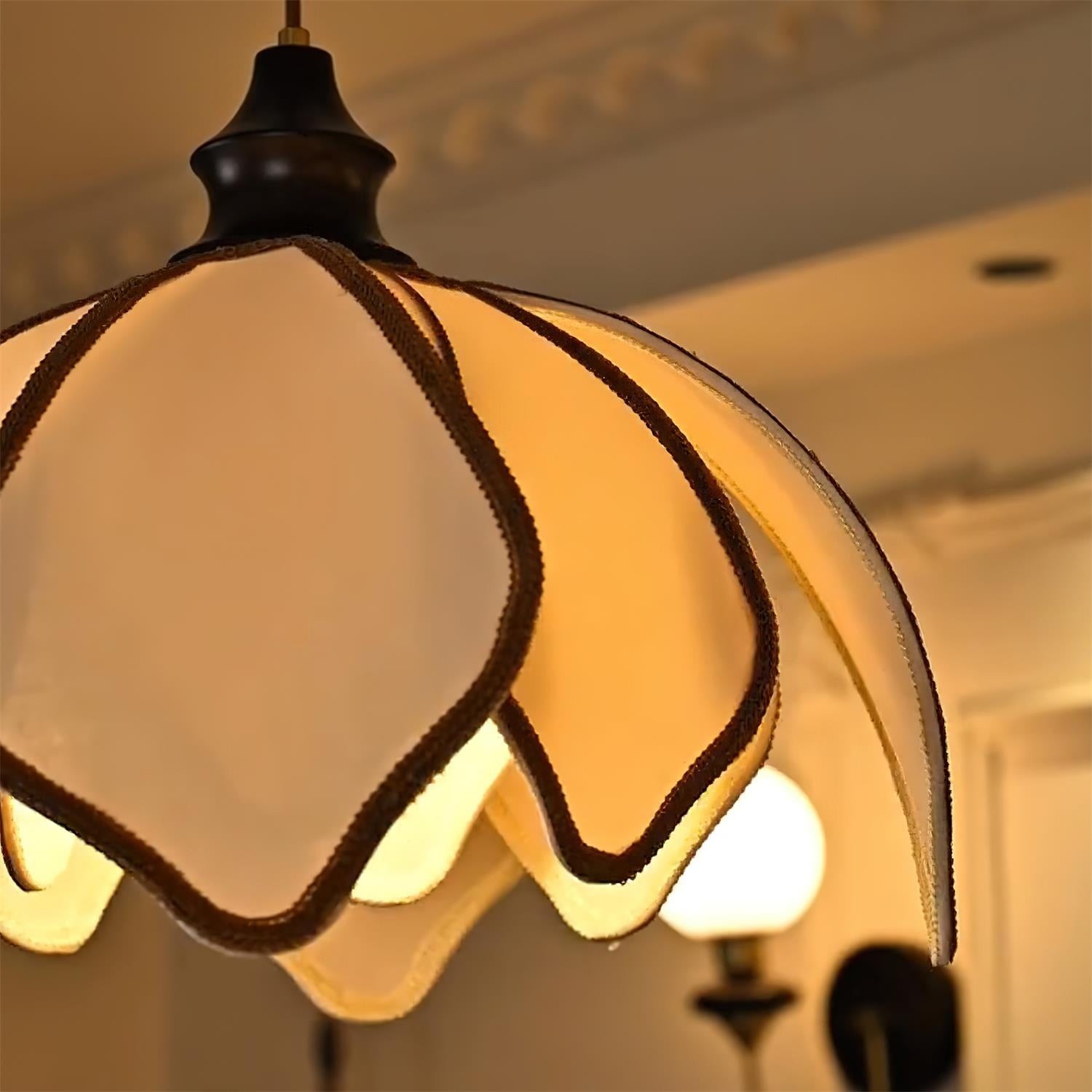 Vintage crèmekleurige bloemblaadjes hanglamp HL633