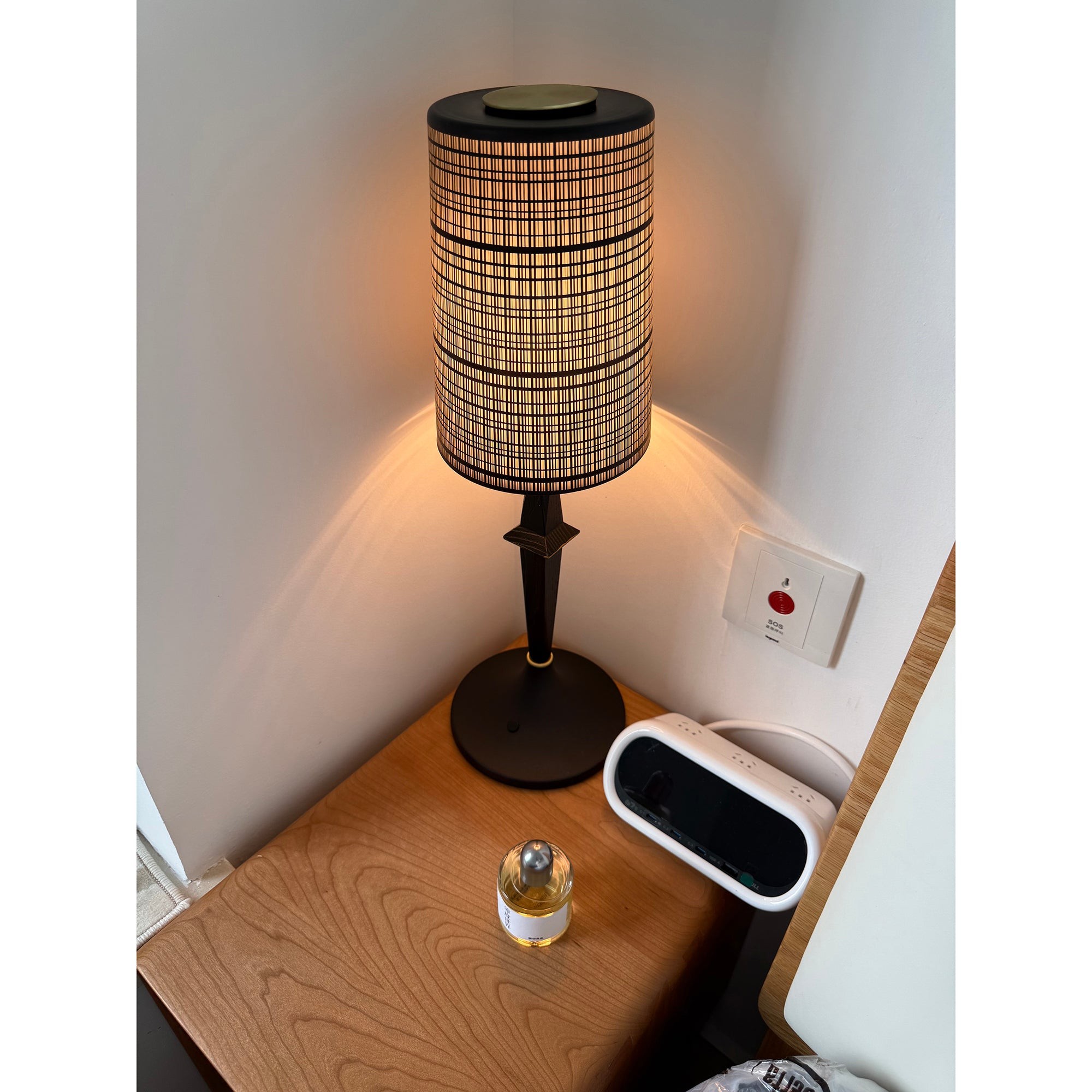 Devon zwarte tafellamp (met ingebouwde batterij) HL3262