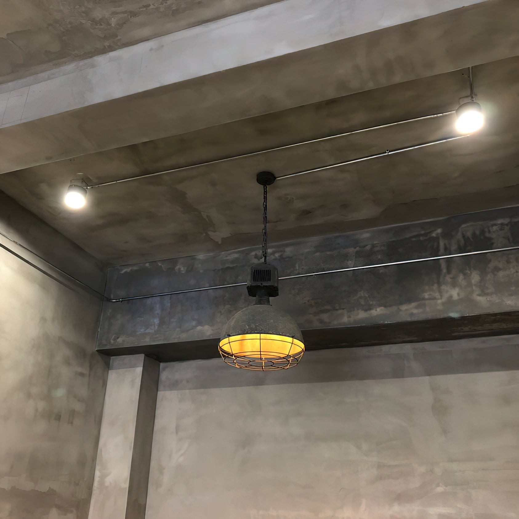 Hanglamp met metalen omhulsel in industriële stijl HL3022