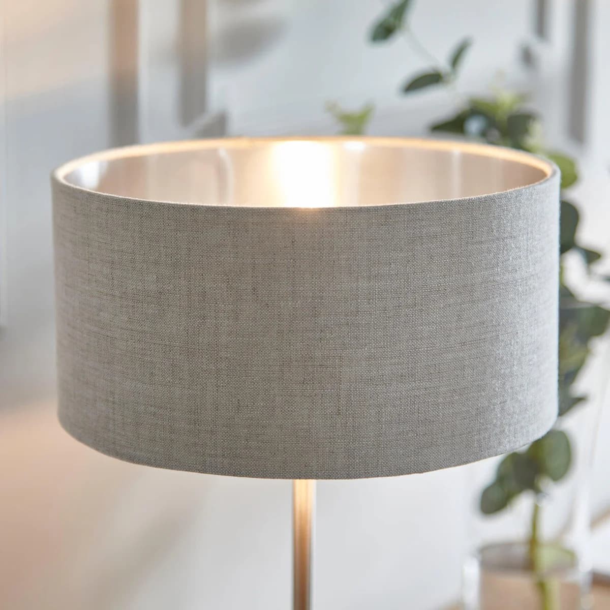 Tela 1-lichts en 3-lichts tafellamp - Modern linnen en metaal voor naast het bed of in de woonkamer HL2043