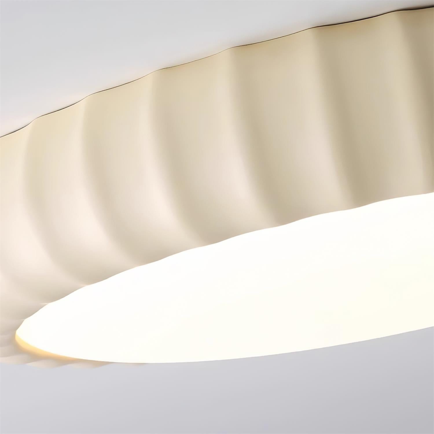 Eenvoudige crèmekleurige ronde plafondlamp met golven HL572