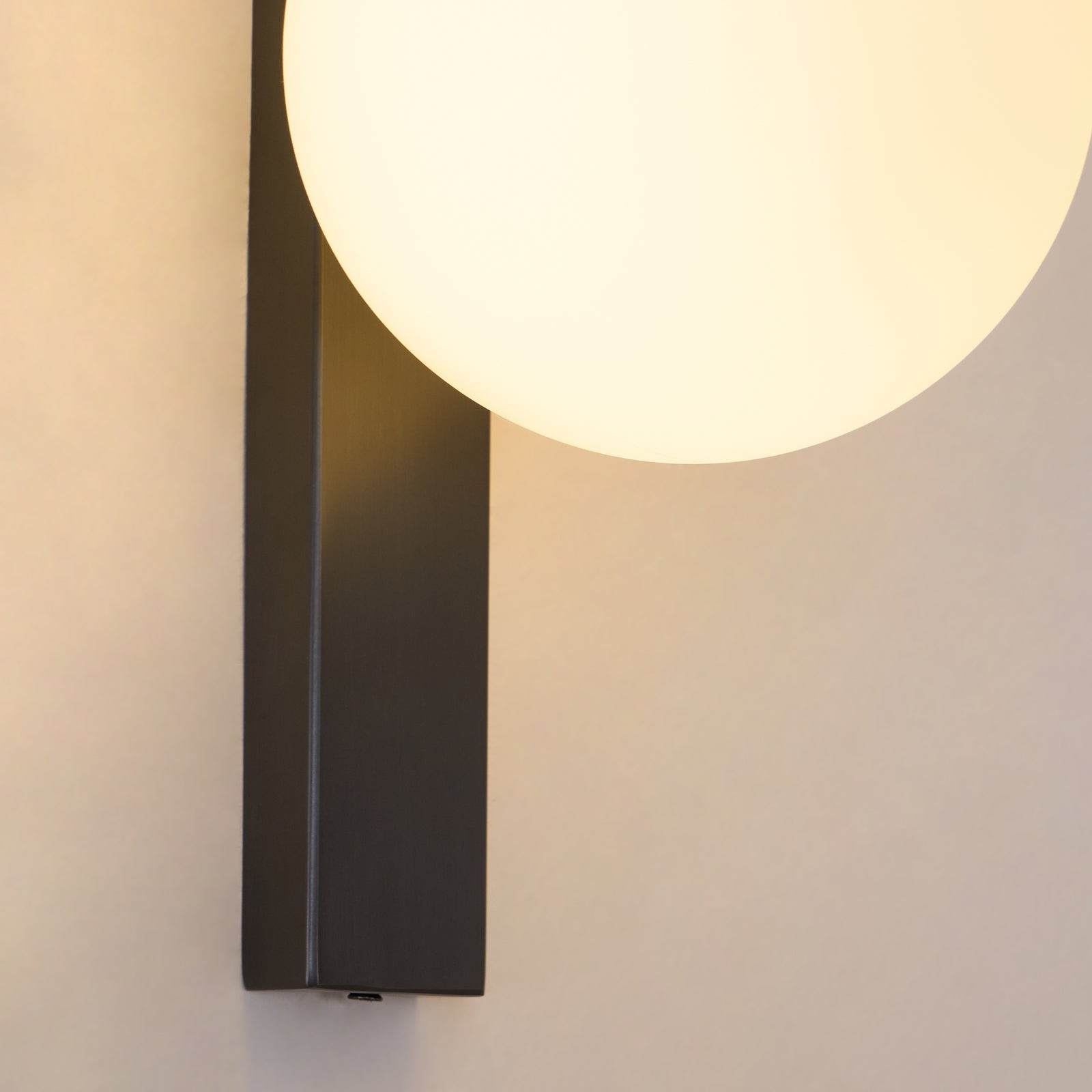 Circ 3720 Wandlamp HL1177