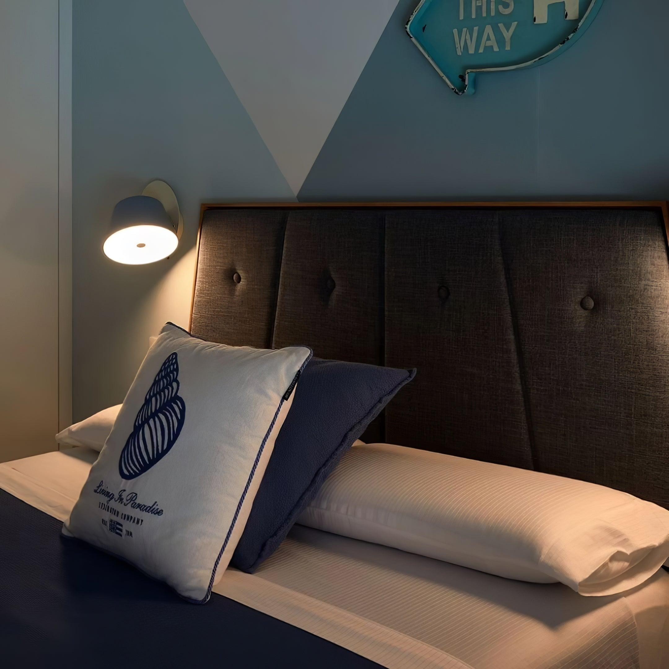 Eenvoudige leeslamp voor aan het bed in de slaapkamer HL478