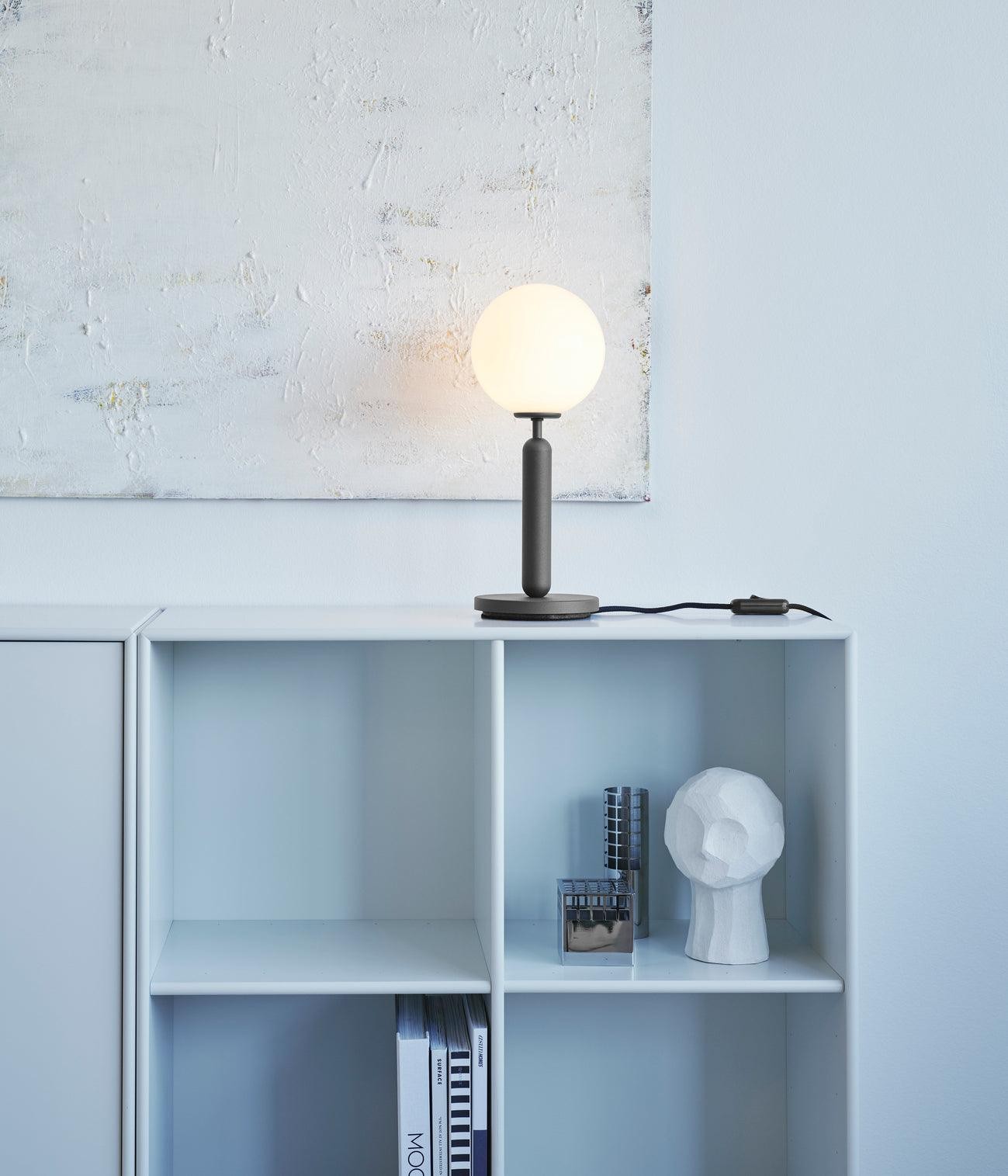 Sferische stijlvolle glazen inductie tafellamp HL711