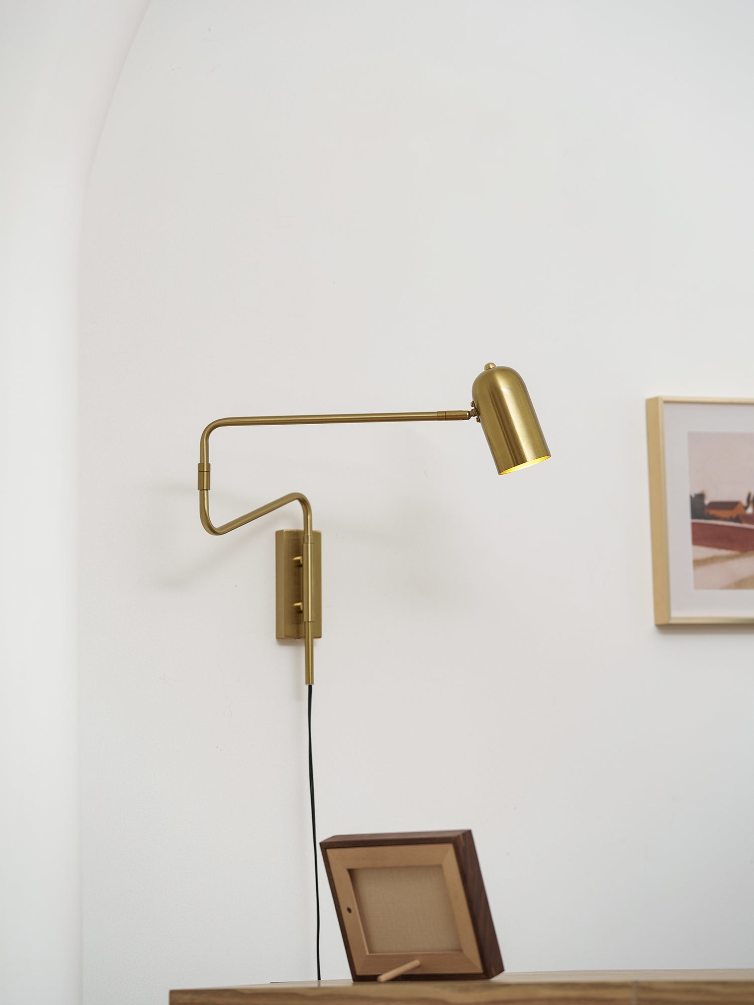 Verstelbare arm wandlamp met stekker HL2924
