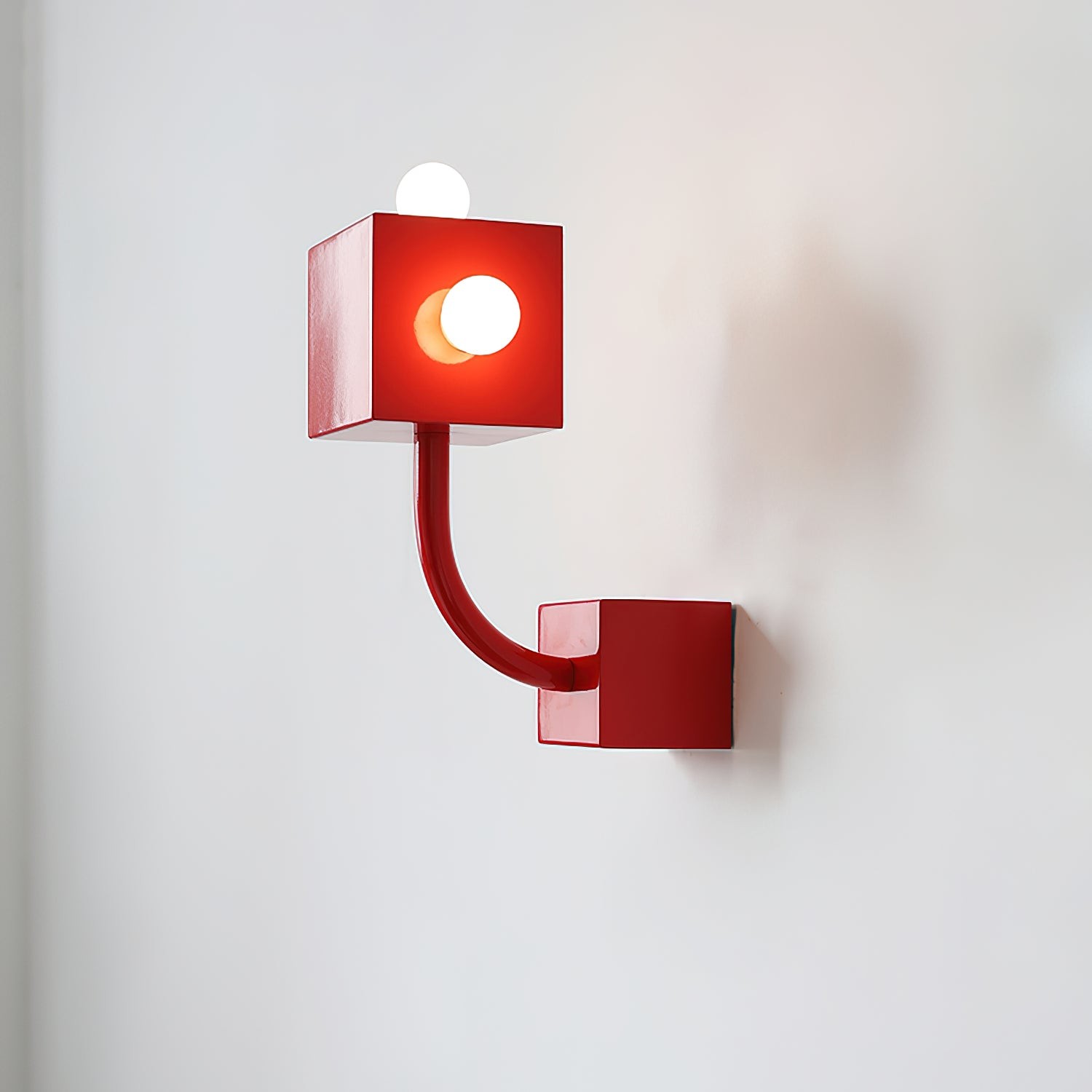 Rode kubus metalen wandlamp HL792
