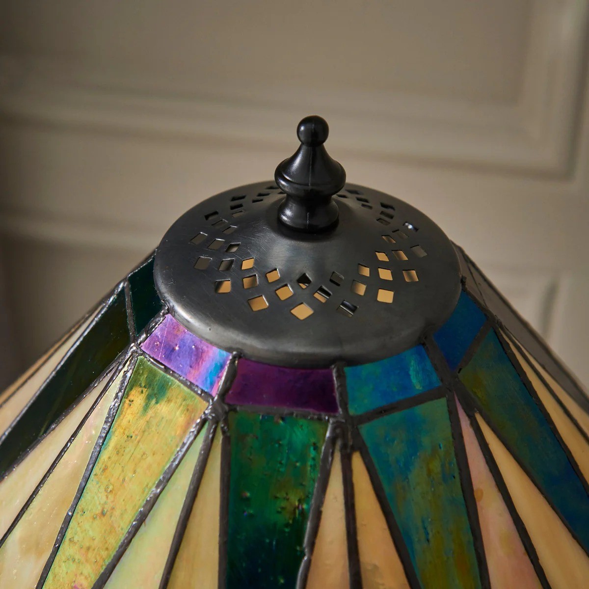 TF Dark Star Tiffany-stijl tafellamp met geometrische kap voor slaapkamer en accentverlichting HL2170