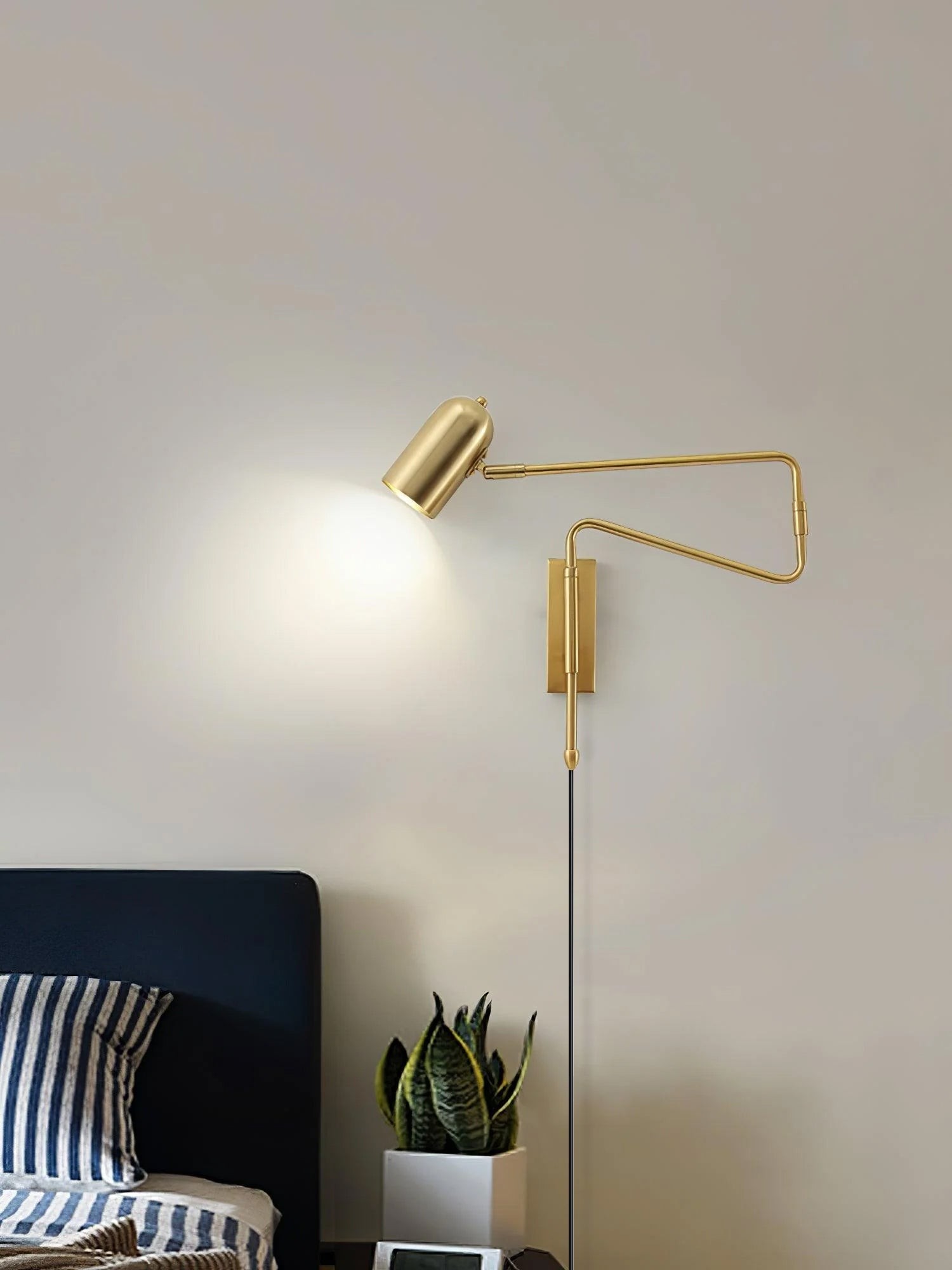 Verstelbare arm wandlamp met stekker HL2924