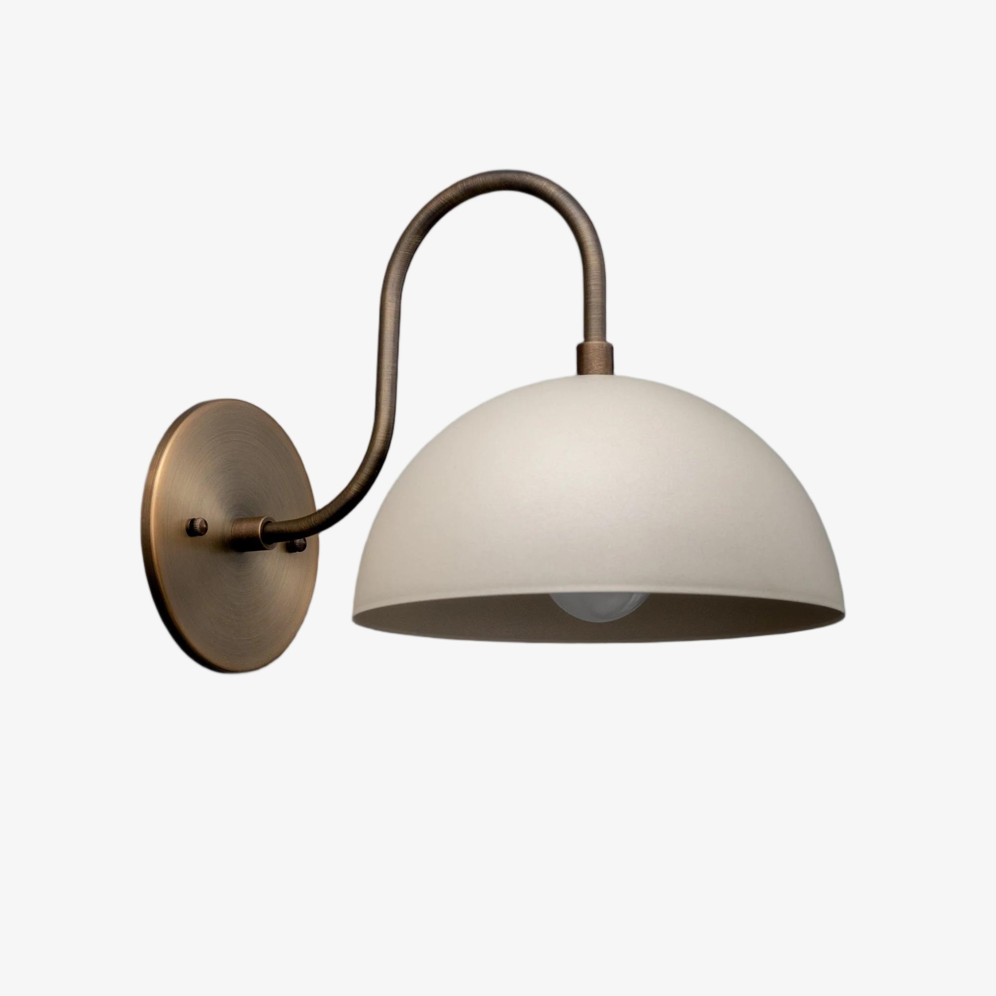 Curva Metalen Industriële Wandlamp - Gebogen Messing Arm - Gehamerde Koepellamp HL1770