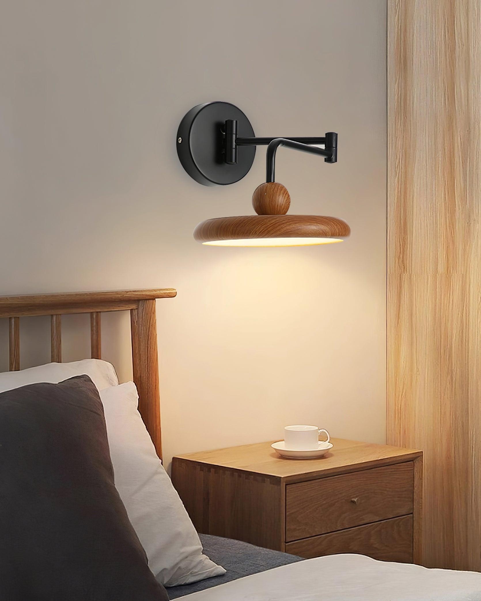 Wandlamp met Zwenkarm en Houten Schijfvormige bol voor Slaapkamer HL1080