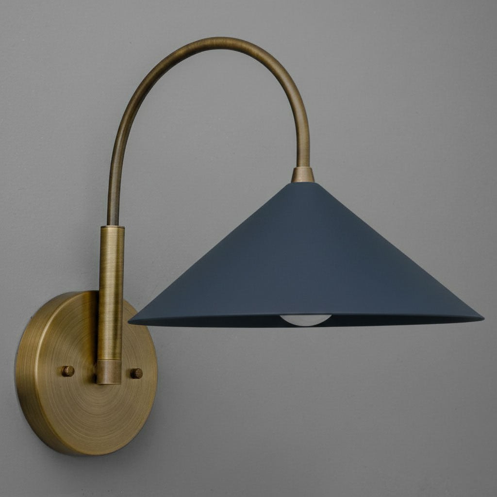 Curva Metalen Vintage Wandlamp - Elegante Kegelvormige Kap voor Slaapkamers HL1756