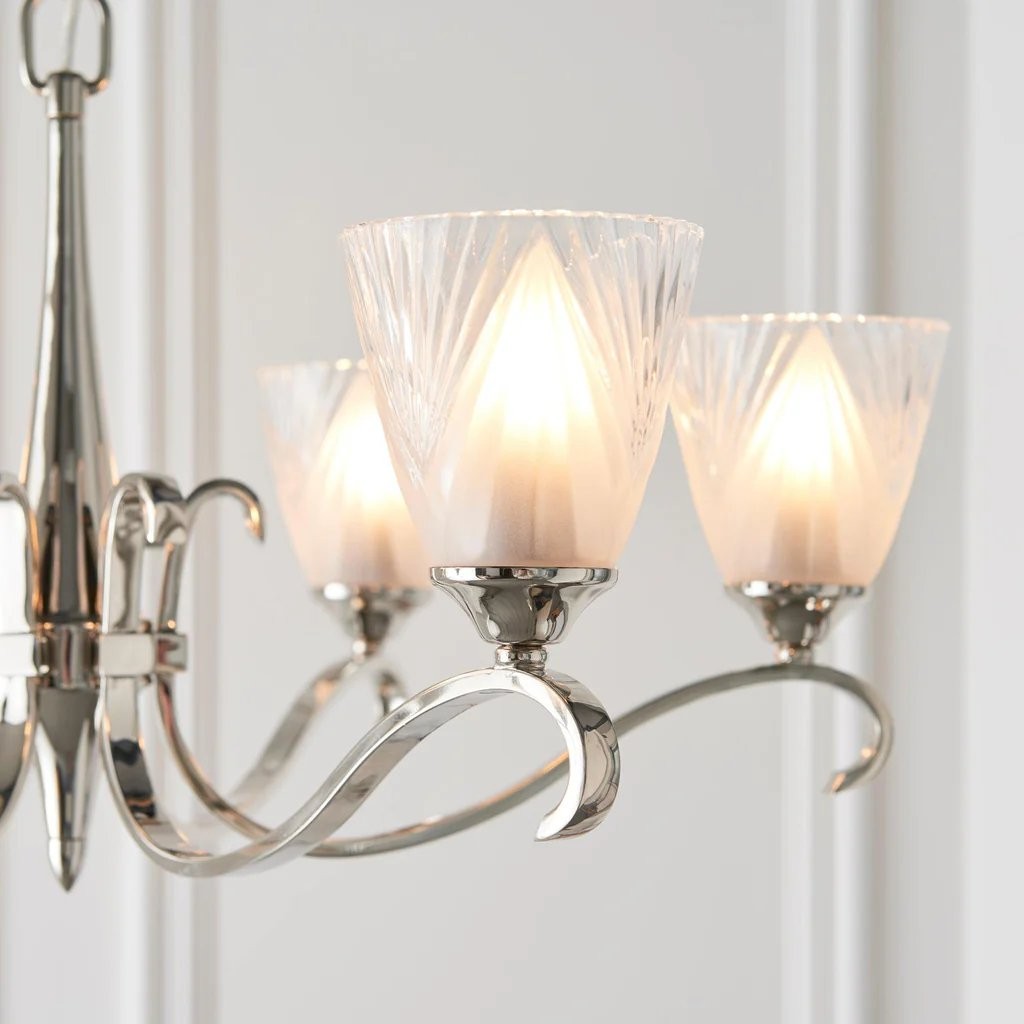 Lunetal kroonluchter met meerdere lampen, kristallen accenten en messing afwerking - moderne luxe voor eetkamer en woonkamer