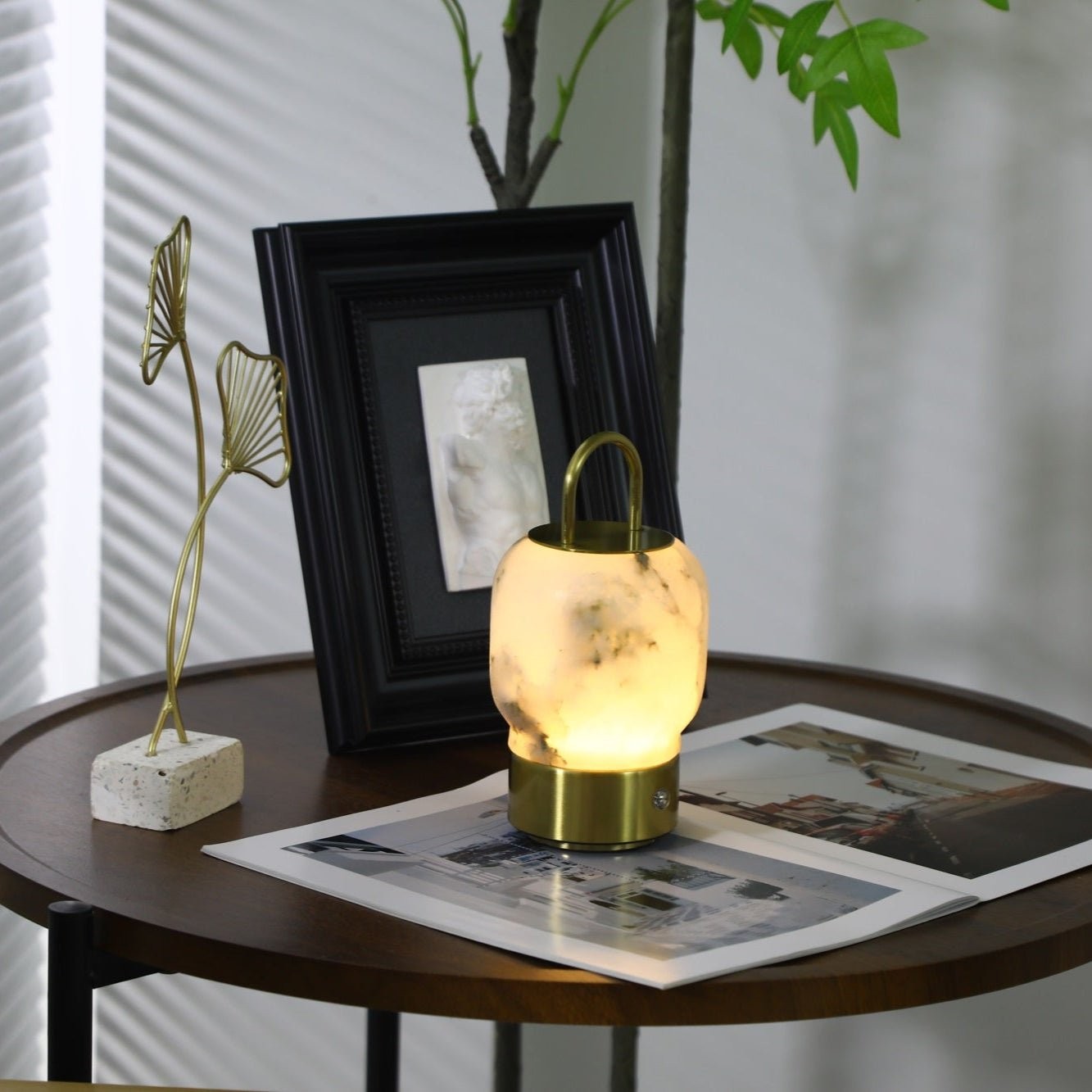 Draagbare oplaadbare tafellamp van alabaster HL2950