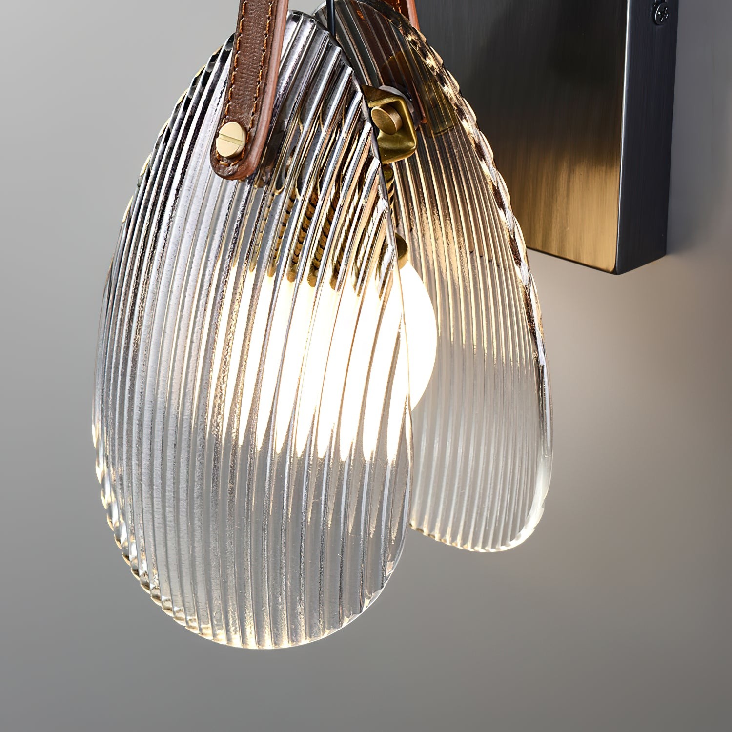 Schelpvormige glazen wandlamp HL3016