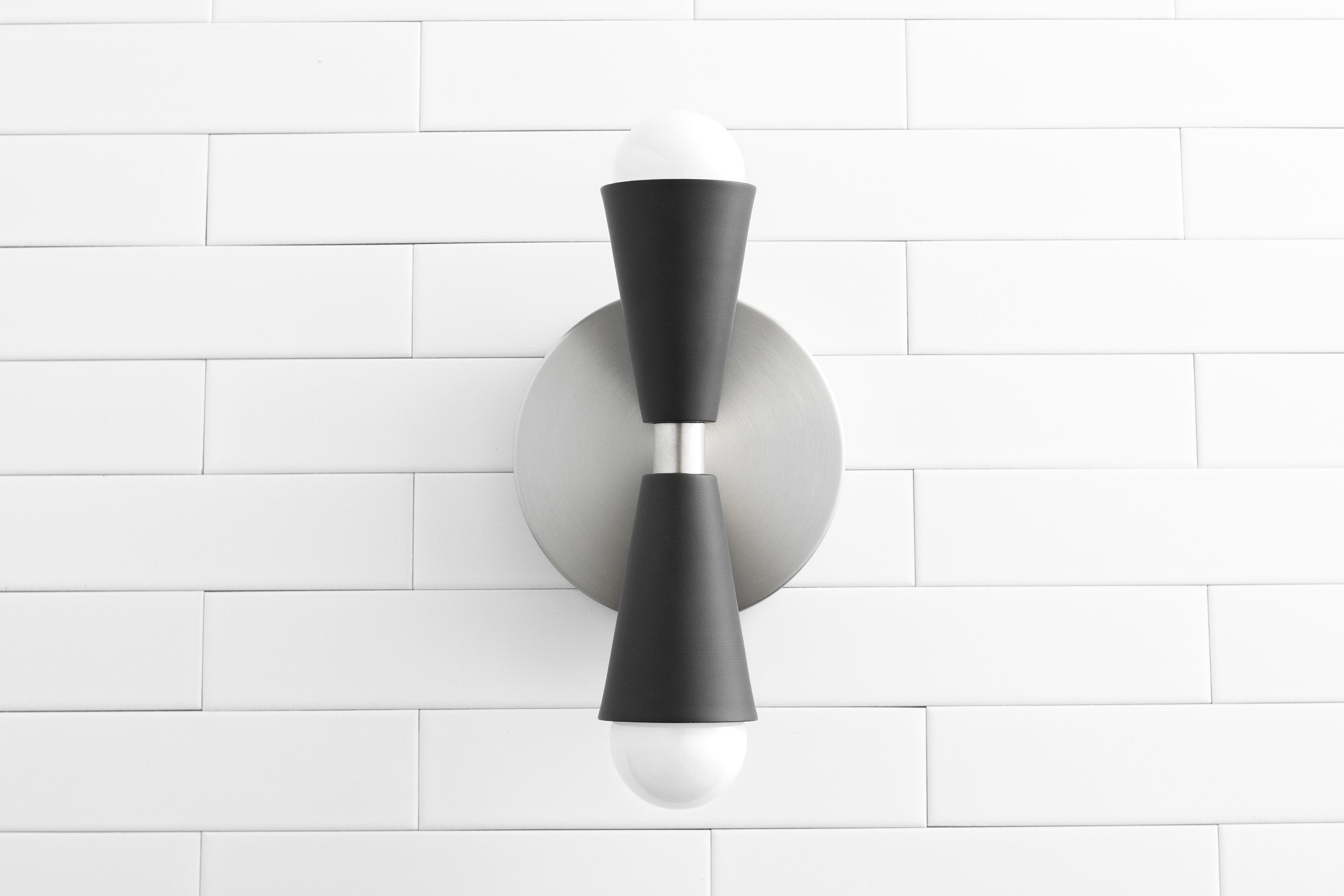 Pyralis Cone Linear Statement Wandlamp - Moderne Tweelichts Armatuur HL1696