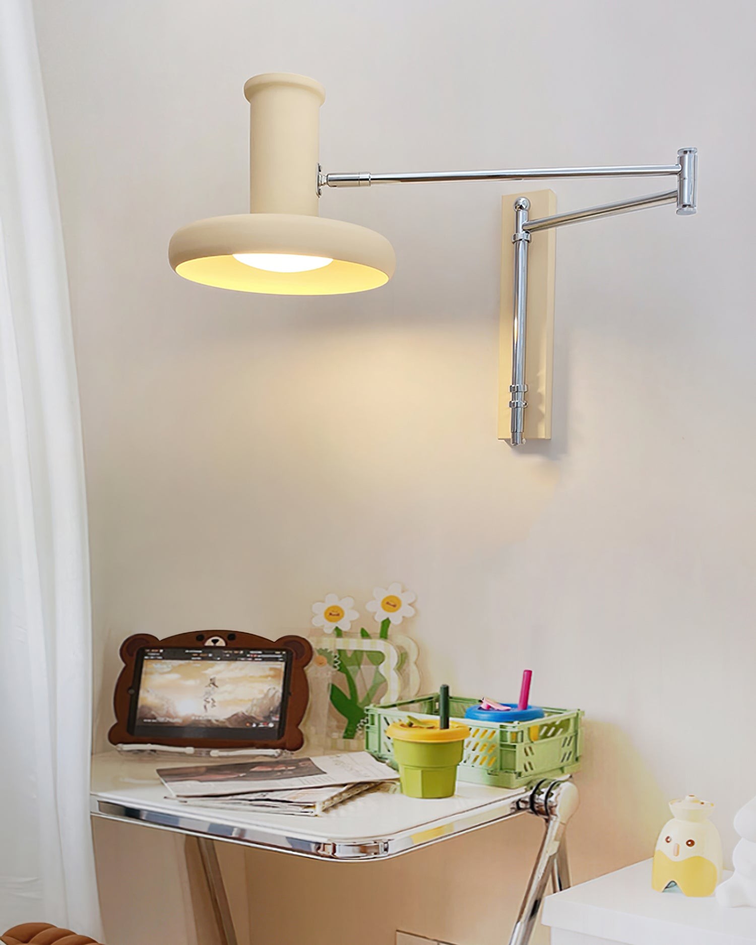 Moderne crèmekleurige metalen wandlamp met zwenkarm HL1089
