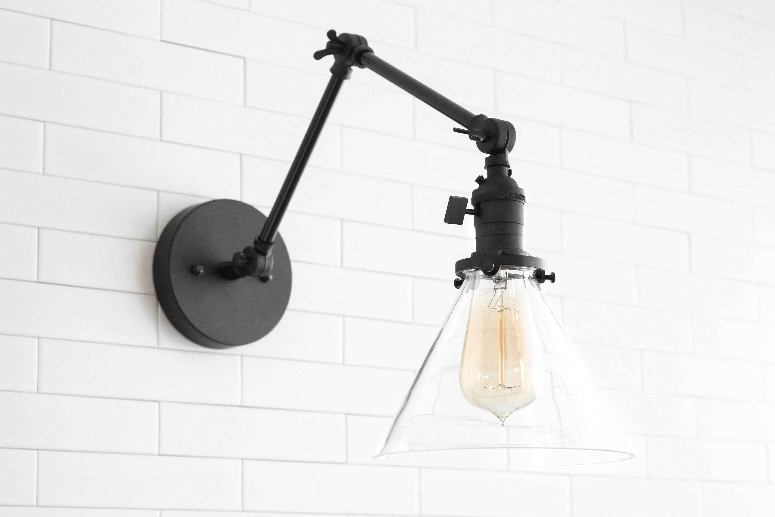 Conique metalen industriële wandlamp met verstelbare arm - vintage glazen kegelvormige kap HL1673