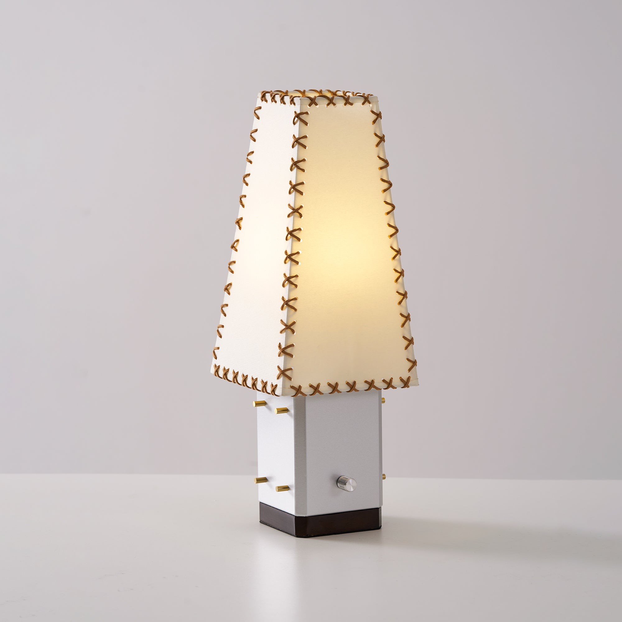 Tafellamp van perkament HL3230
