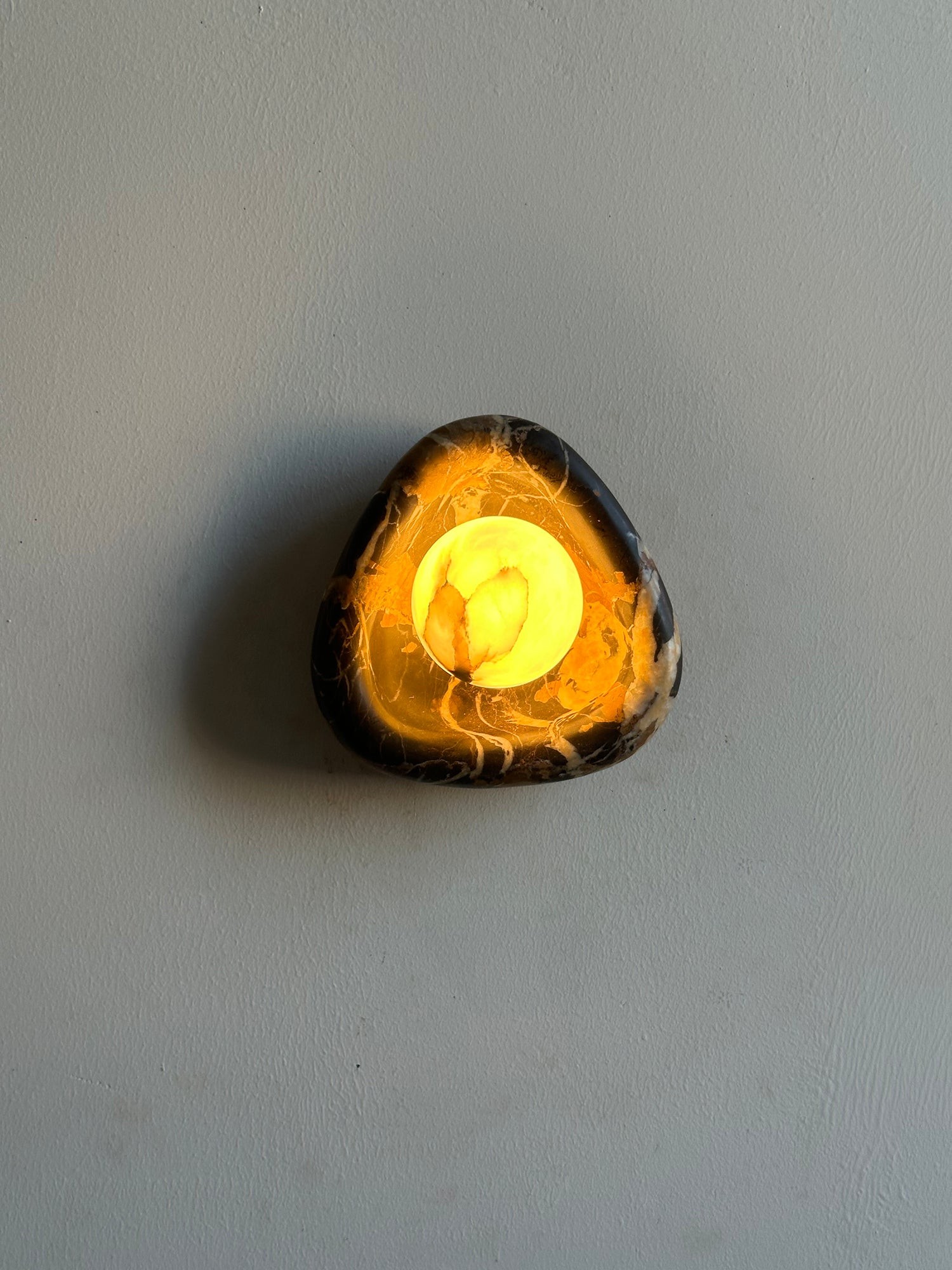 Zwarte parelmarmeren wandlamp HL3204