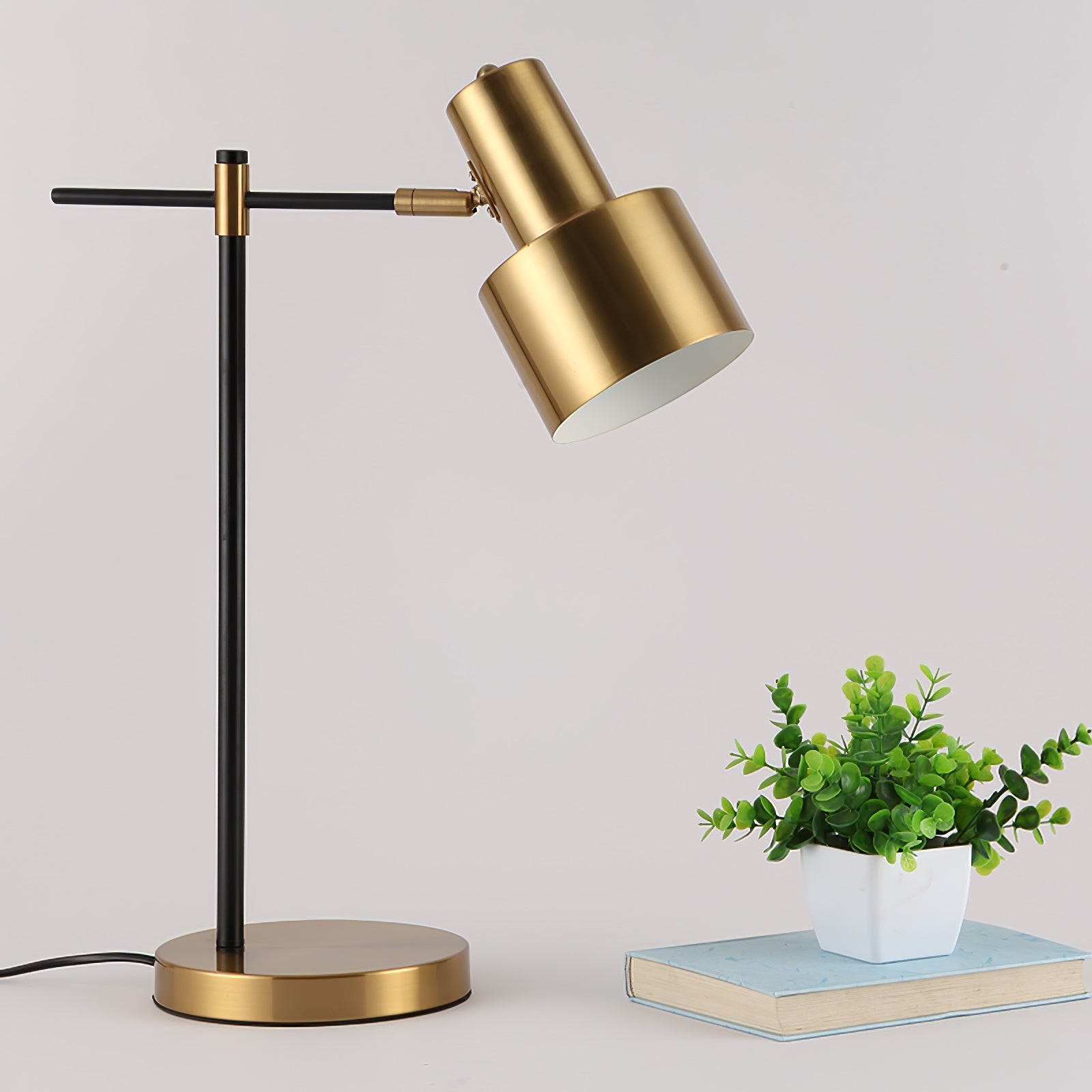 Metalen minimalistische Art Deco tafellamp HL576