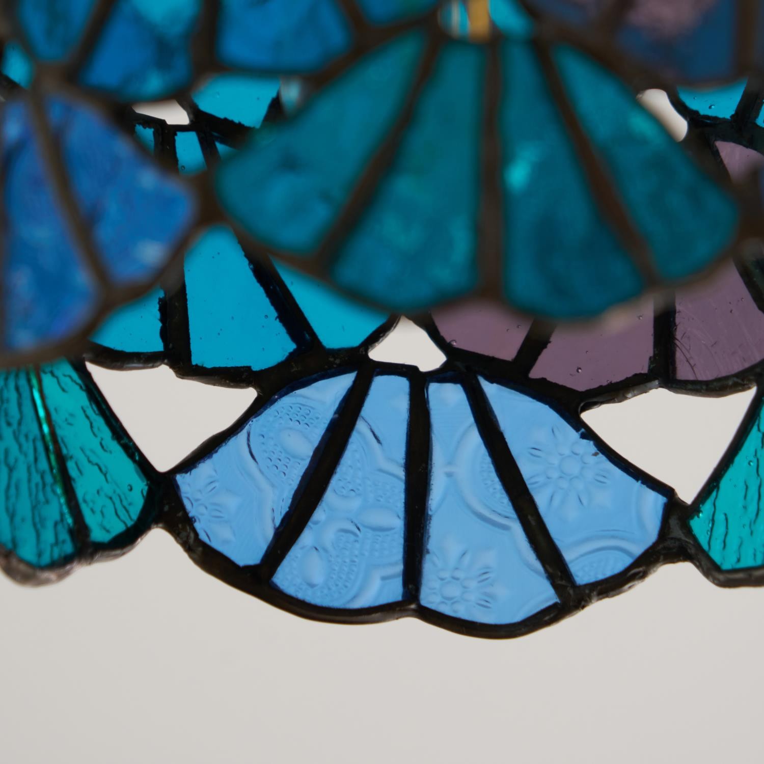 Vintage Tiffany-stijl plafondlamp met glas-in-lood en decoratief patroon voor de woonkamer HL2345